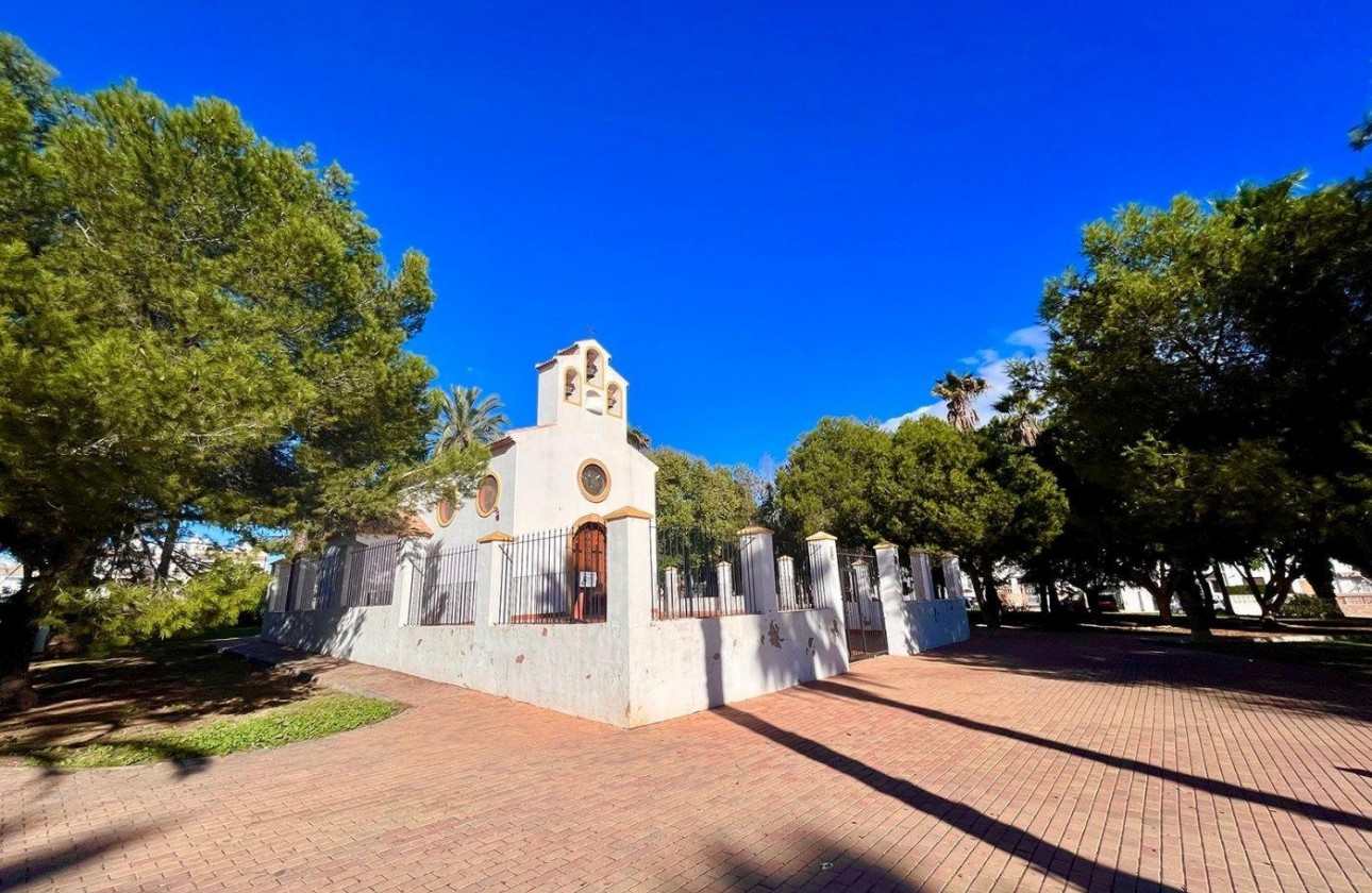 Resale - Villa - Torrevieja - Calas blanca