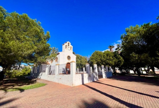 Resale - Villa - Torrevieja - Calas blanca