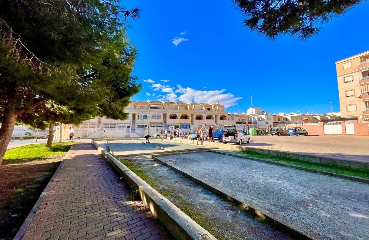 Resale - Villa - Torrevieja - Calas blanca