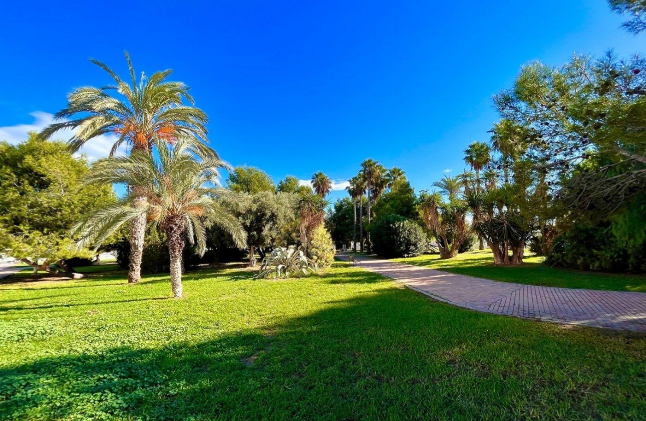 Resale - Villa - Torrevieja - Calas blanca