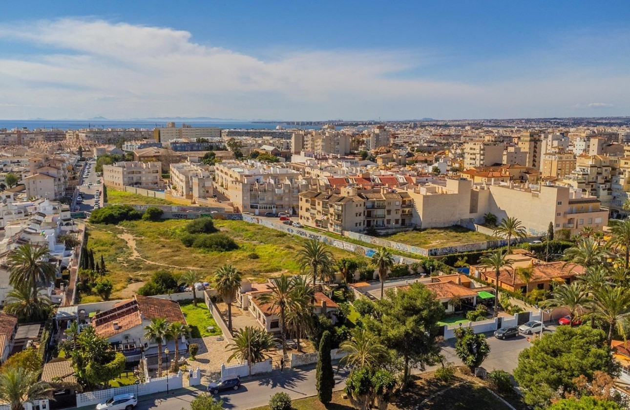 Resale - Villa - Torrevieja - Calas blanca