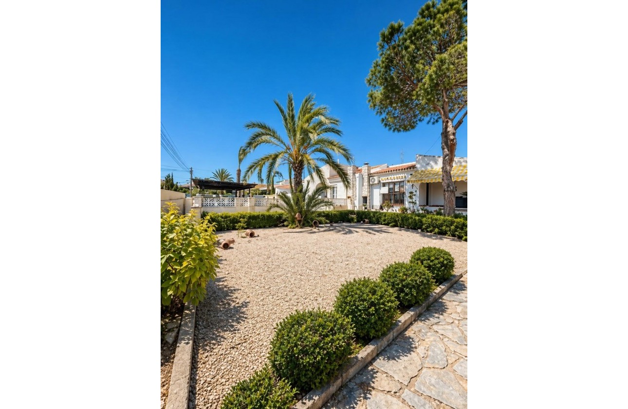 Reventa - Chalet - Torrevieja - Aguas Nuevas