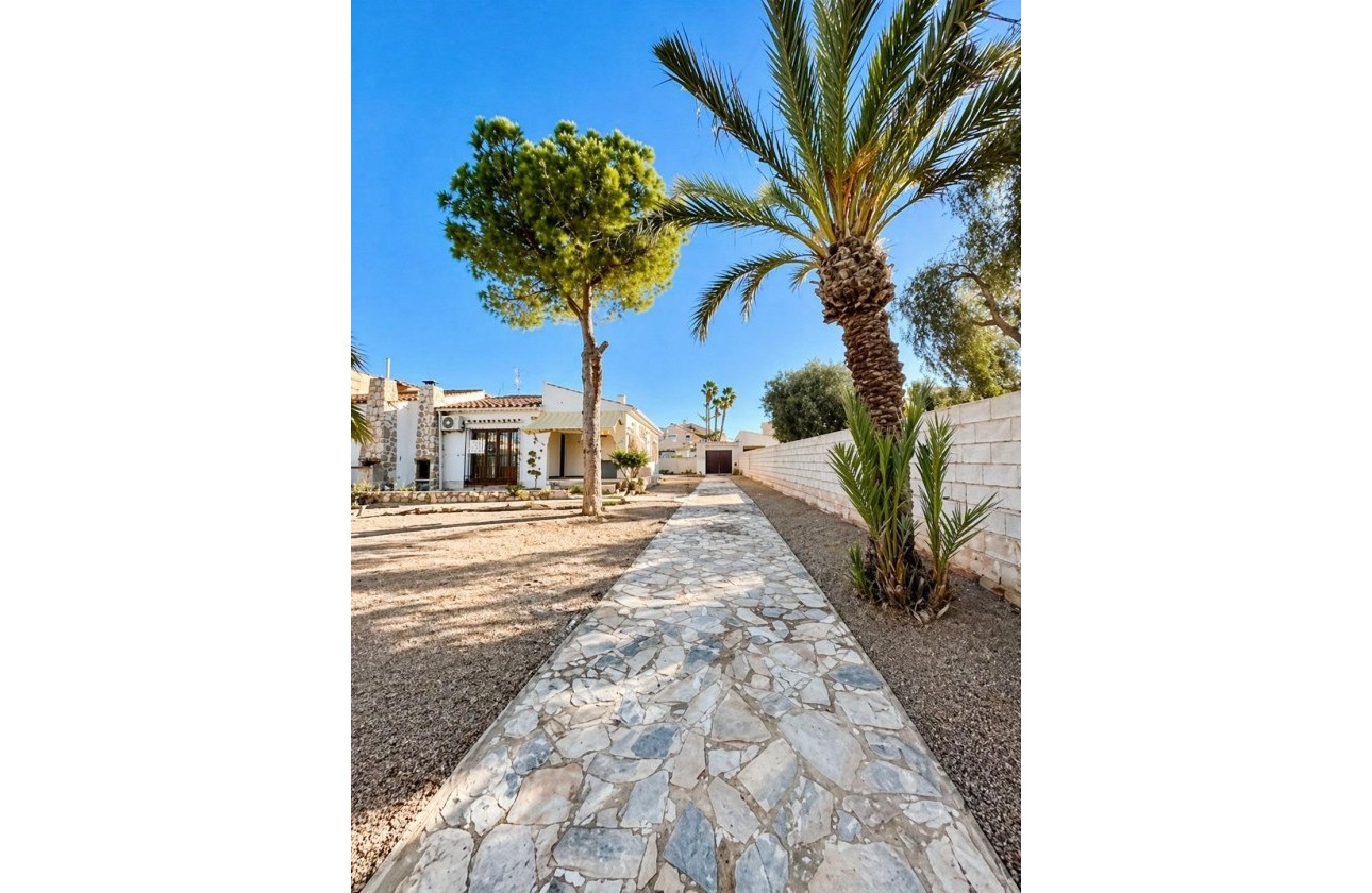 Reventa - Chalet - Torrevieja - Aguas Nuevas