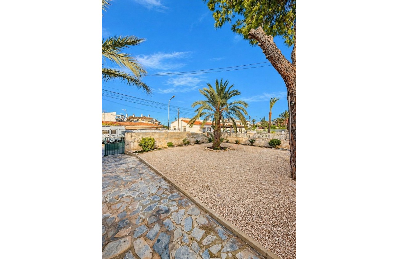 Reventa - Chalet - Torrevieja - Aguas Nuevas
