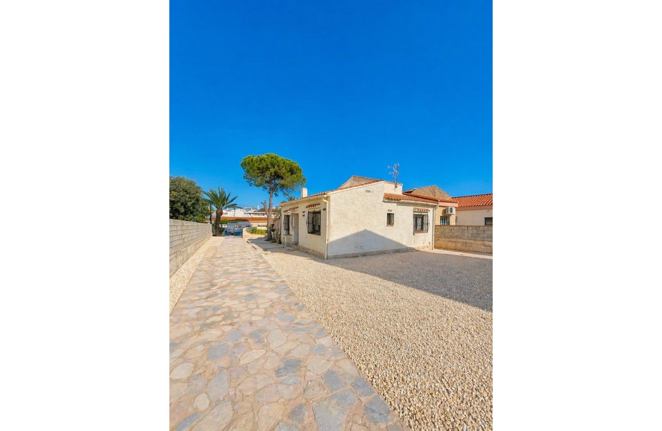 Reventa - Chalet - Torrevieja - Aguas Nuevas