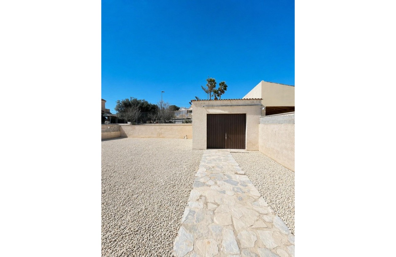 Reventa - Chalet - Torrevieja - Aguas Nuevas