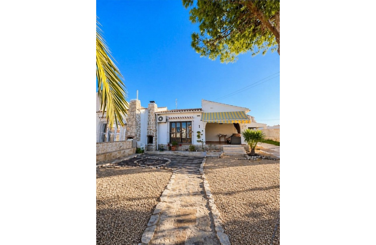 Reventa - Chalet - Torrevieja - Aguas Nuevas