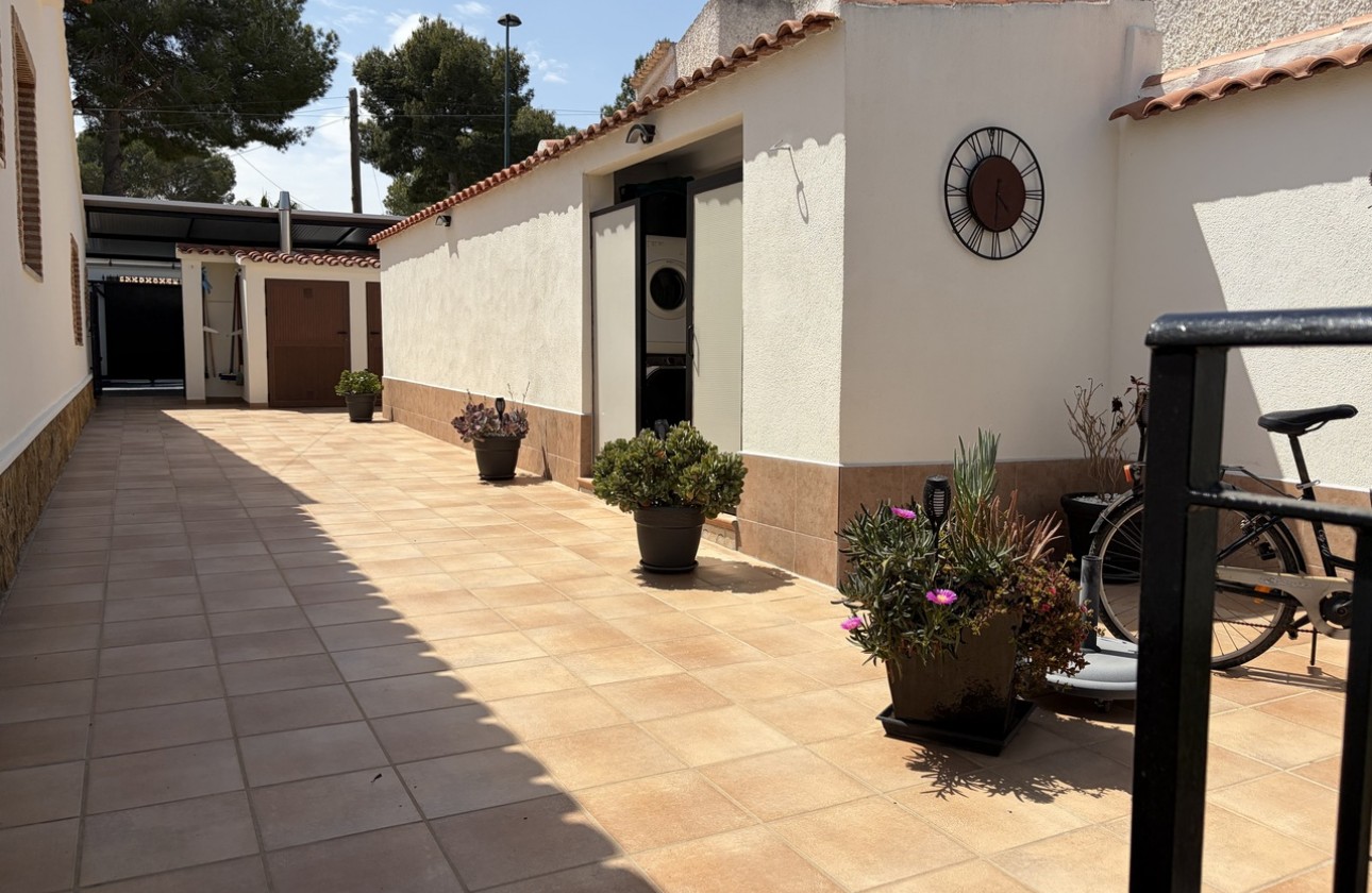 Resale - Villa - Pinar de Campoverde