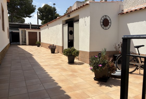 Resale - Villa - Pinar de Campoverde