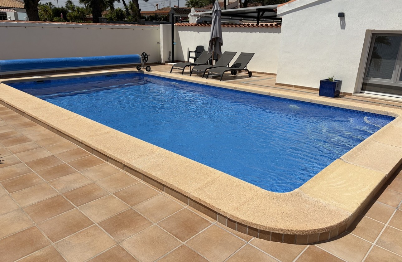 Resale - Villa - Pinar de Campoverde
