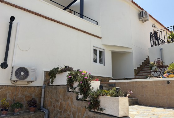 Resale - Villa - Pinar de Campoverde