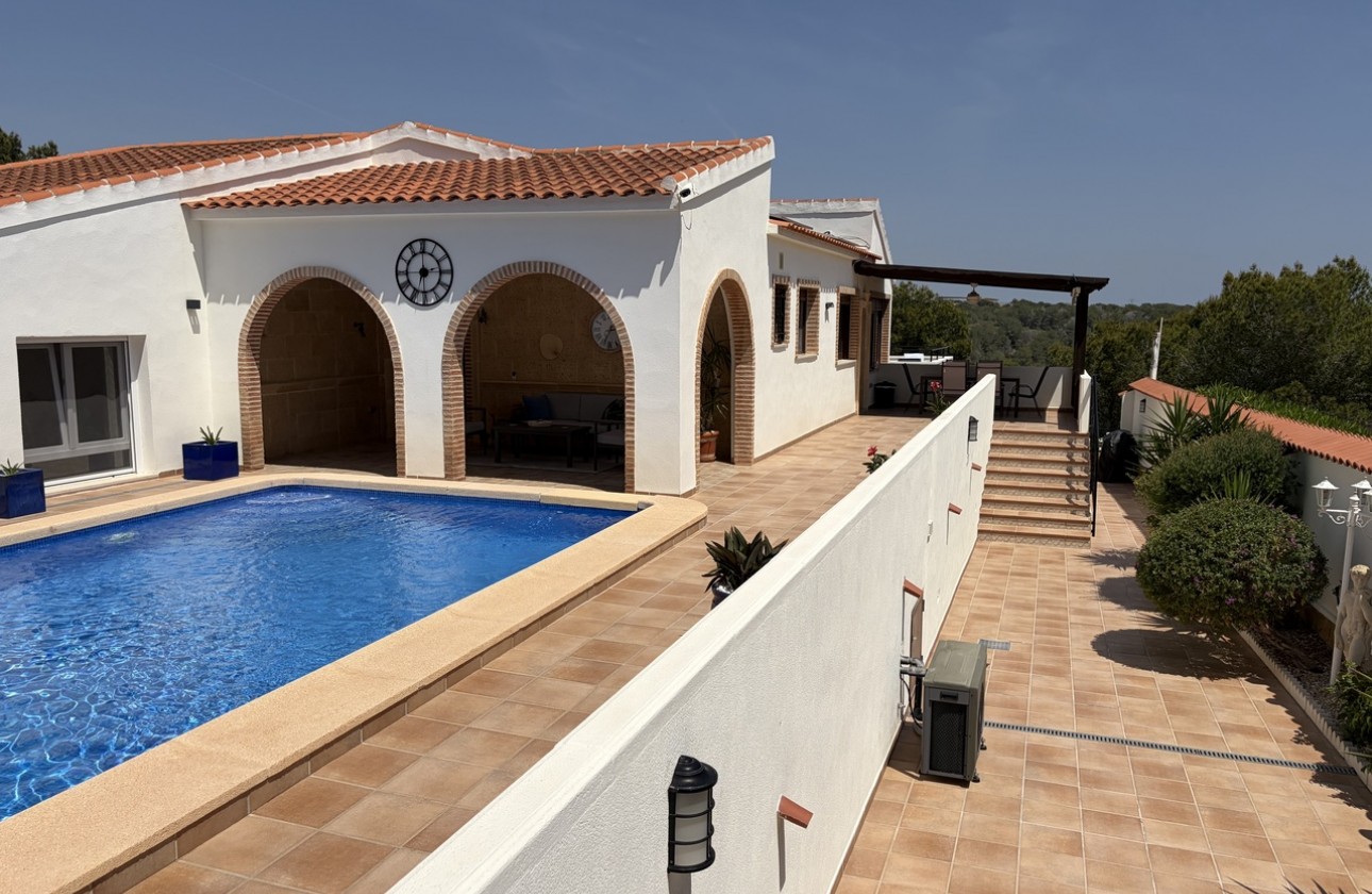 Resale - Villa - Pinar de Campoverde