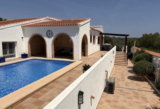Resale - Villa - Pinar de Campoverde