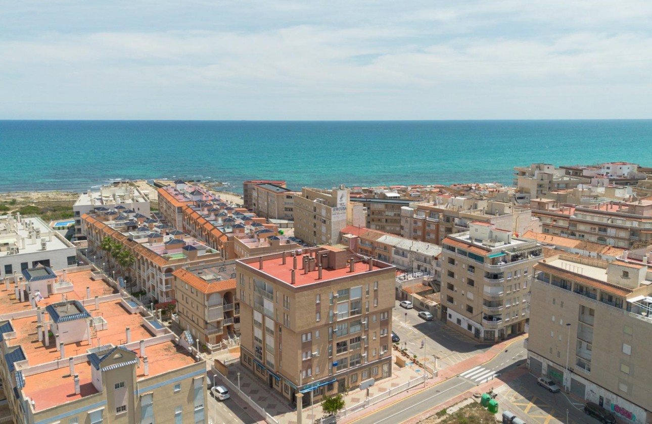 Resale - Apartment / flat - Torrevieja - La Mata pueblo