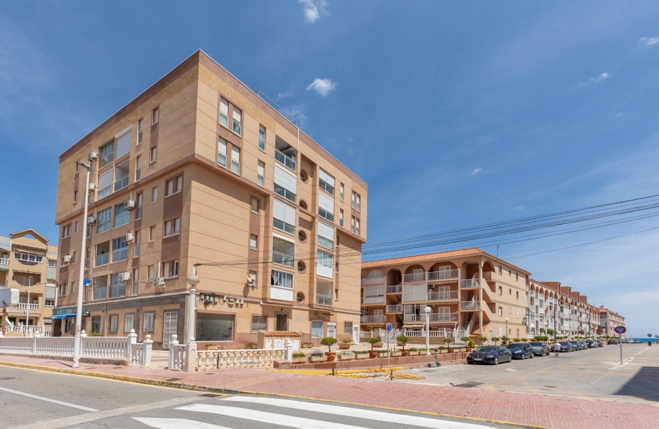 Resale - Apartment / flat - Torrevieja - La Mata pueblo