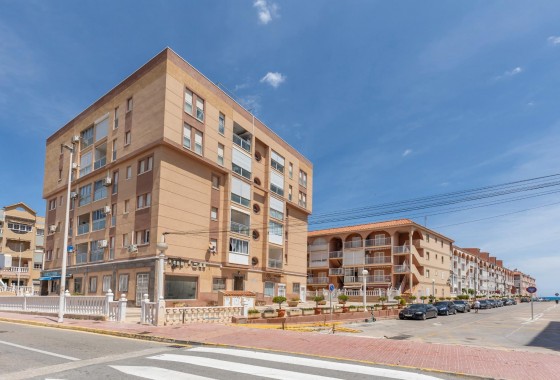 Resale - Apartment / flat - Torrevieja - La Mata pueblo
