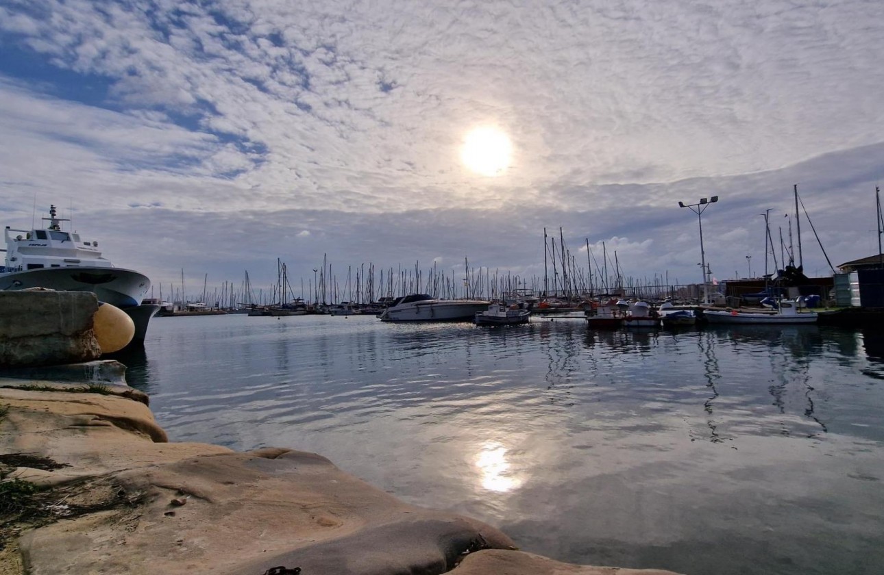 Resale - Apartment / flat - Torrevieja - La Mata pueblo