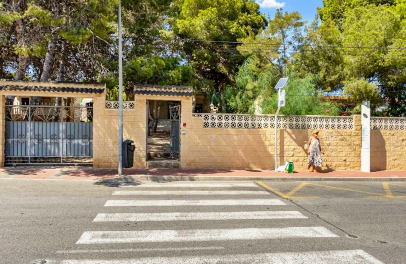 Resale - Villa - Torrevieja - Los Balcones - Los Altos del Edén