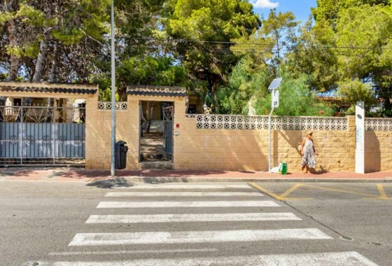 Resale - Villa - Torrevieja - Los Balcones - Los Altos del Edén