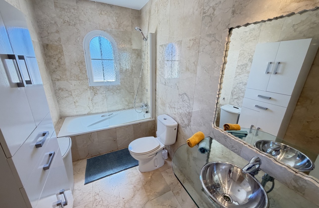 Resale - Villa - Las Ramblas Golf