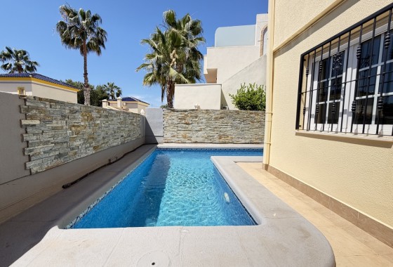 Resale - Villa - Las Ramblas Golf