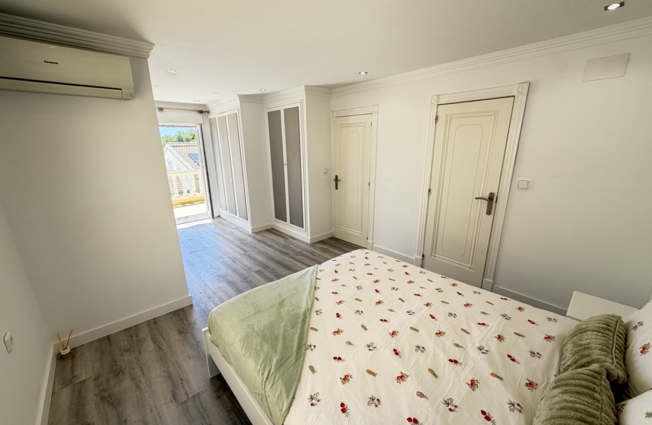 Resale - Villa - Las Ramblas Golf