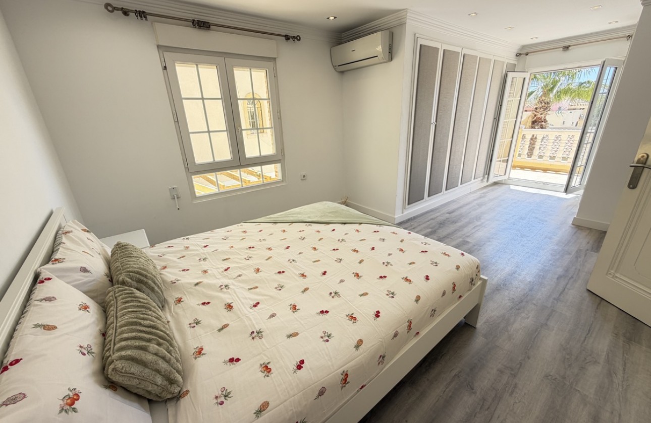 Resale - Villa - Las Ramblas Golf