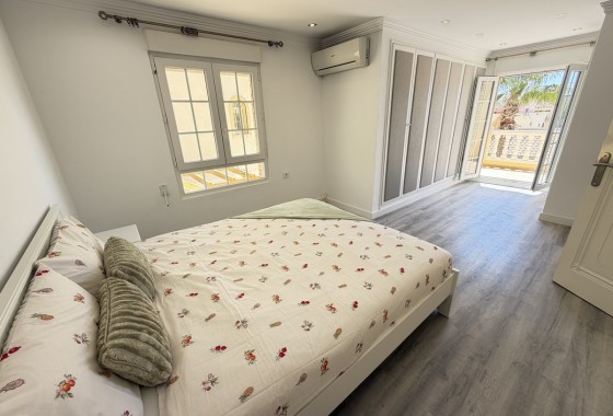 Resale - Villa - Las Ramblas Golf