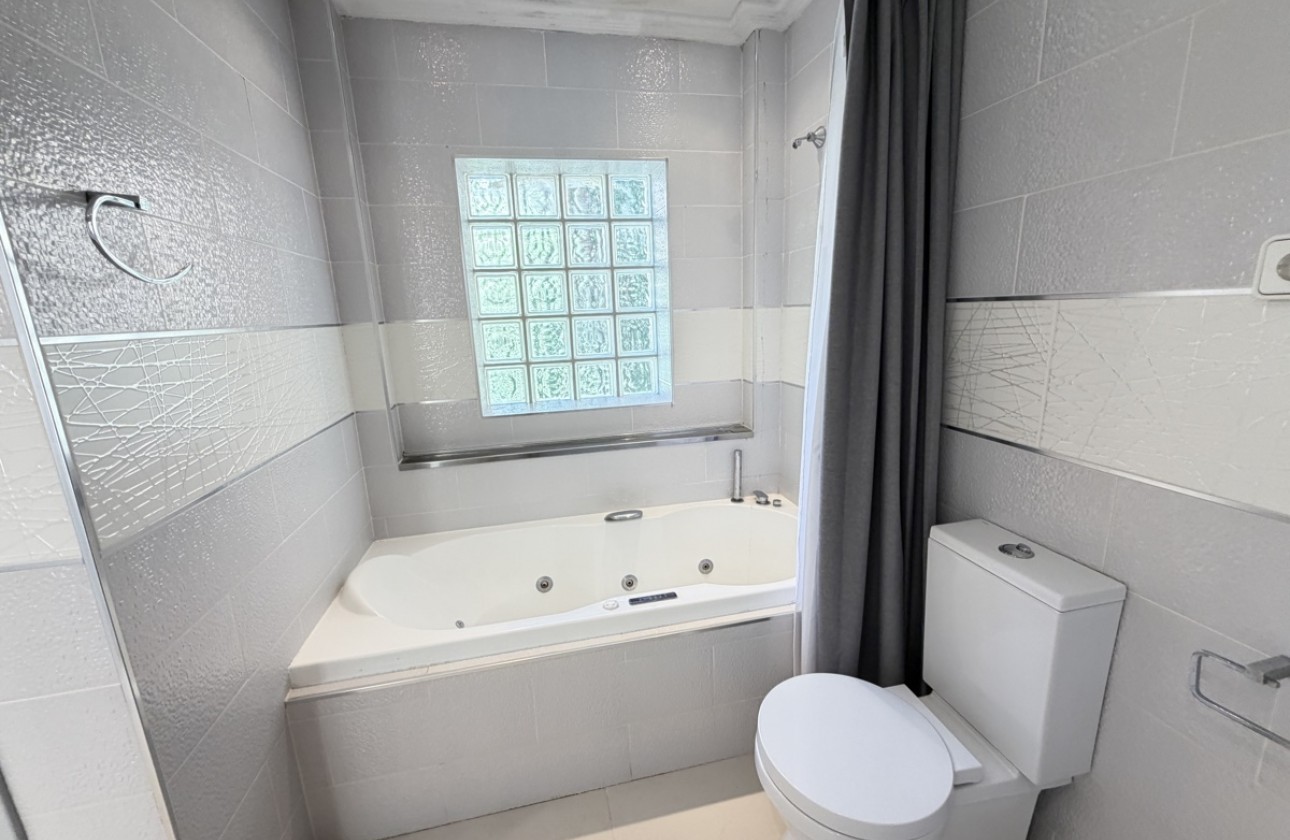 Resale - Villa - Las Ramblas Golf