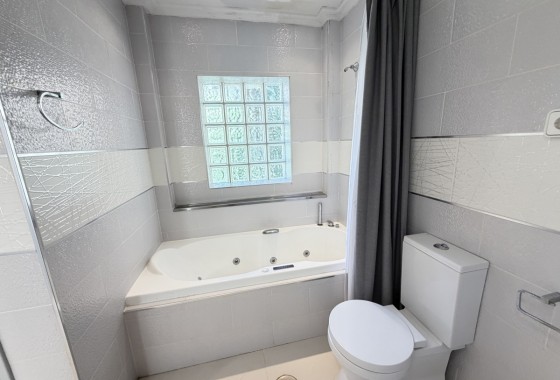 Resale - Villa - Las Ramblas Golf
