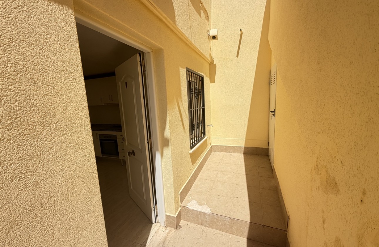 Resale - Villa - Las Ramblas Golf