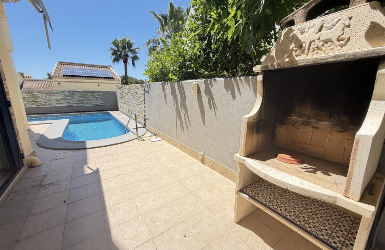 Resale - Villa - Las Ramblas Golf