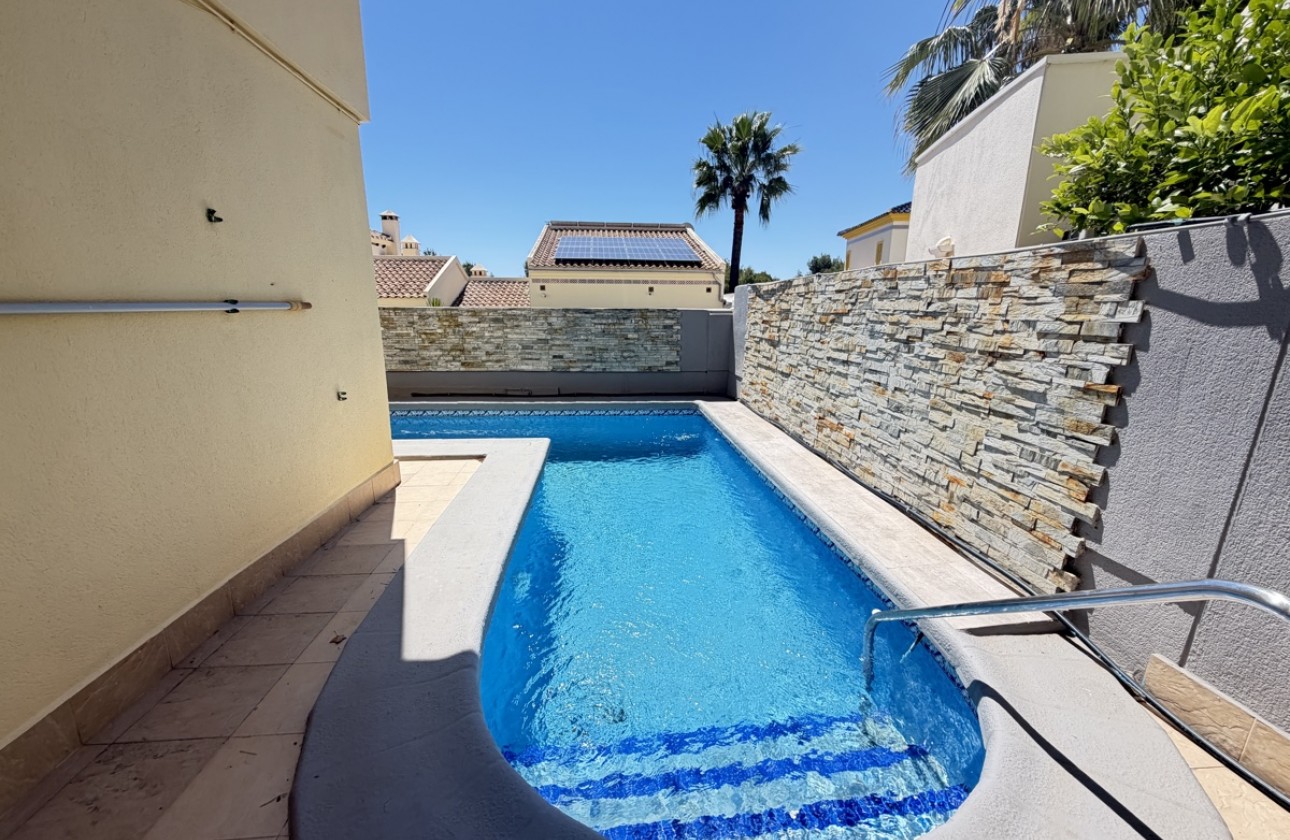 Resale - Villa - Las Ramblas Golf