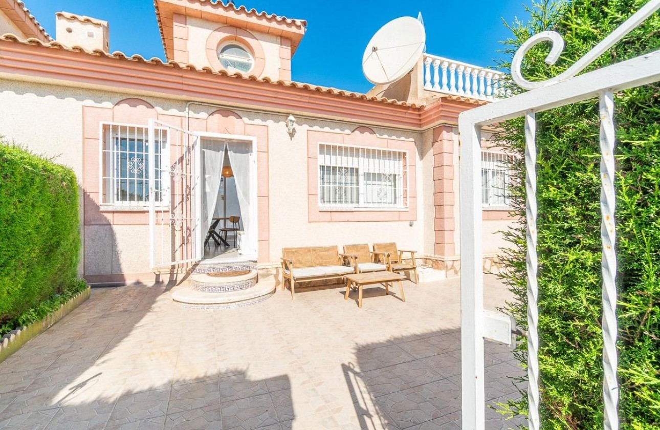 Resale - Villa - Orihuela Costa - Punta Prima