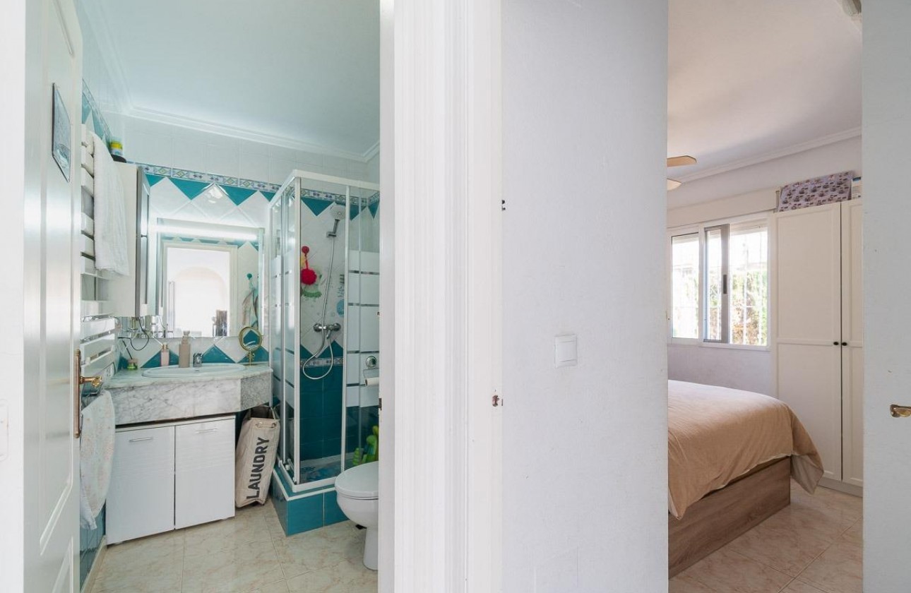 Resale - Villa - Orihuela Costa - Punta Prima