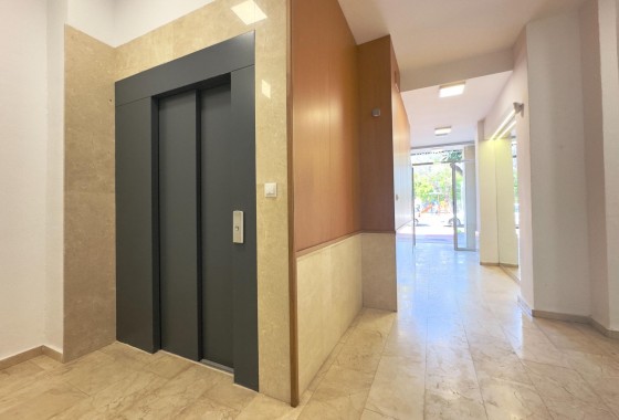 Resale - Apartment / flat - Torrevieja - Acequion