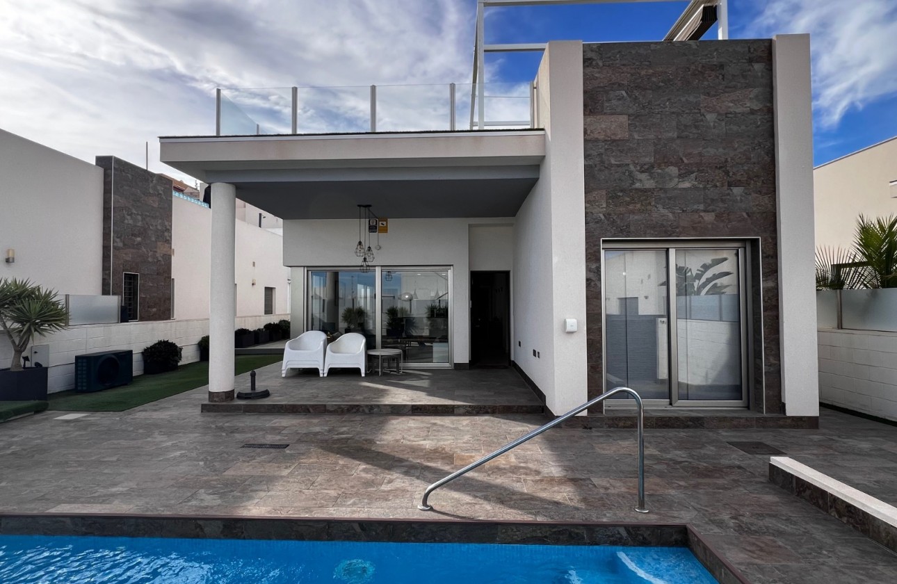 Revente - Chalet / Villa - Orihuela Costa - Villamartin