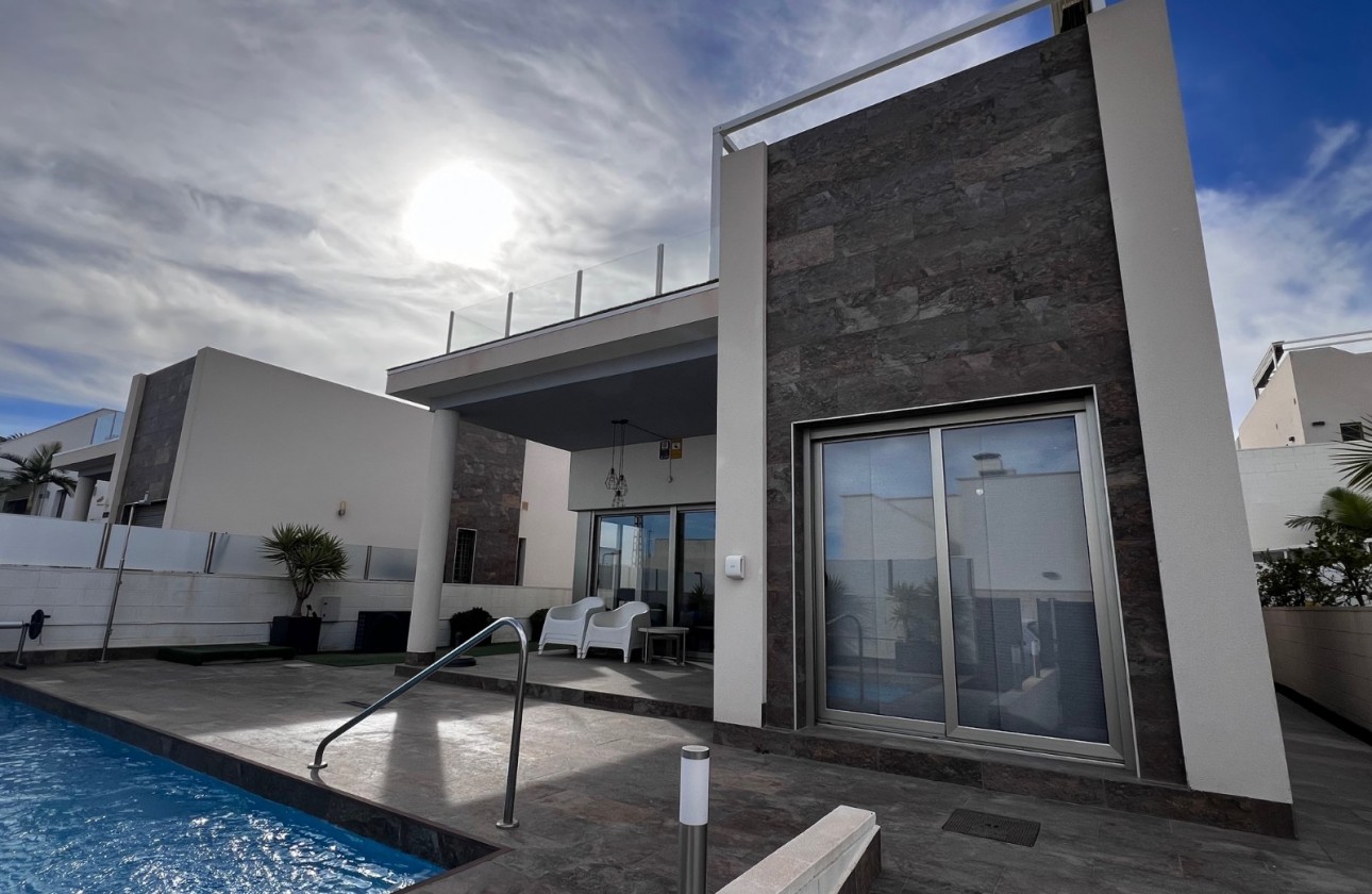 Revente - Chalet / Villa - Orihuela Costa - Villamartin