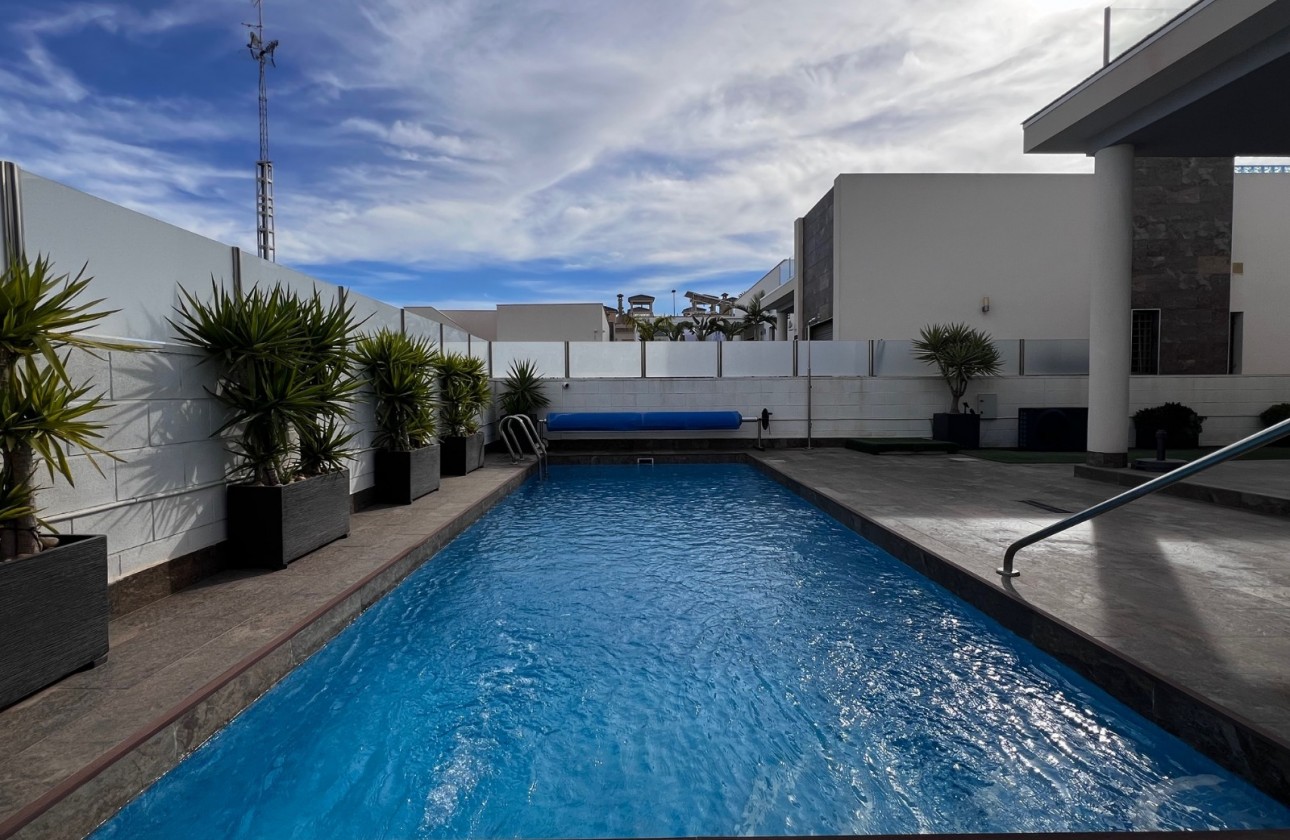 Revente - Chalet / Villa - Orihuela Costa - Villamartin