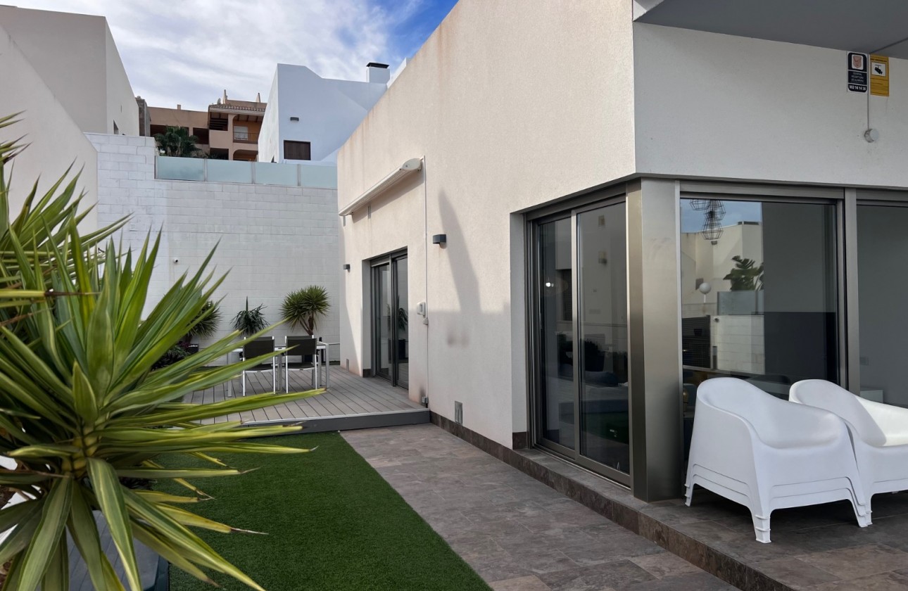 Revente - Chalet / Villa - Orihuela Costa - Villamartin