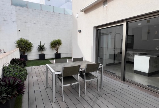 Revente - Chalet / Villa - Orihuela Costa - Villamartin