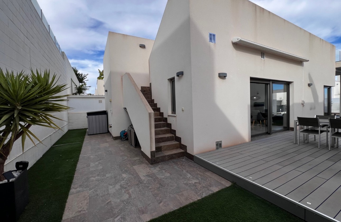 Revente - Chalet / Villa - Orihuela Costa - Villamartin