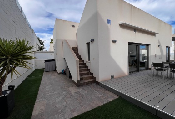 Revente - Chalet / Villa - Orihuela Costa - Villamartin