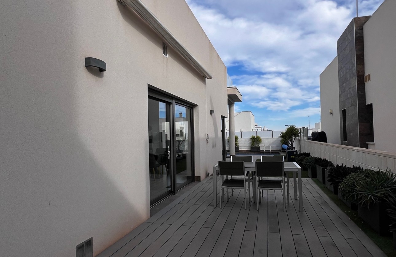 Revente - Chalet / Villa - Orihuela Costa - Villamartin