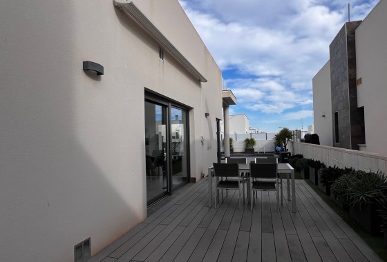 Revente - Chalet / Villa - Orihuela Costa - Villamartin