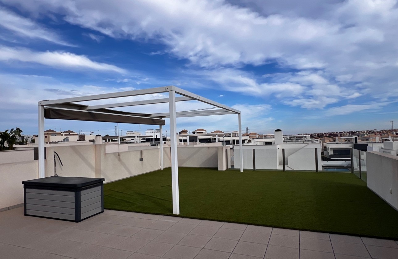 Revente - Chalet / Villa - Orihuela Costa - Villamartin