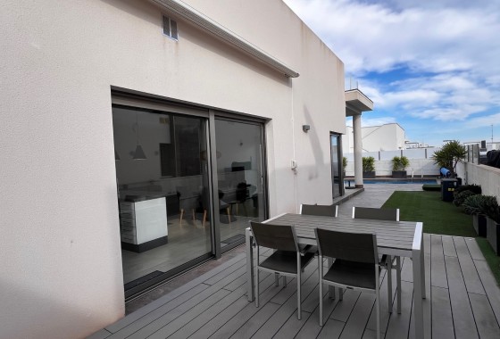 Revente - Chalet / Villa - Orihuela Costa - Villamartin