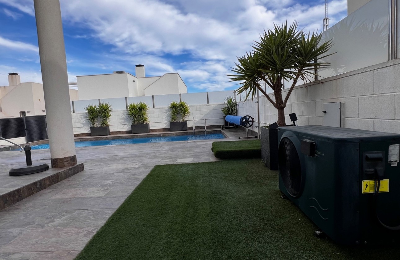 Revente - Chalet / Villa - Orihuela Costa - Villamartin