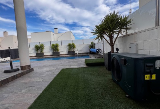 Revente - Chalet / Villa - Orihuela Costa - Villamartin