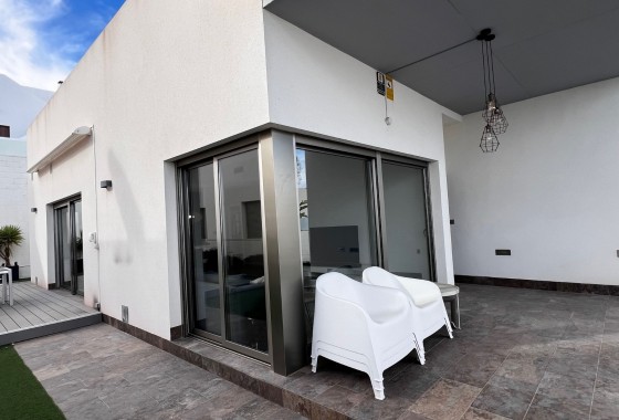 Revente - Chalet / Villa - Orihuela Costa - Villamartin